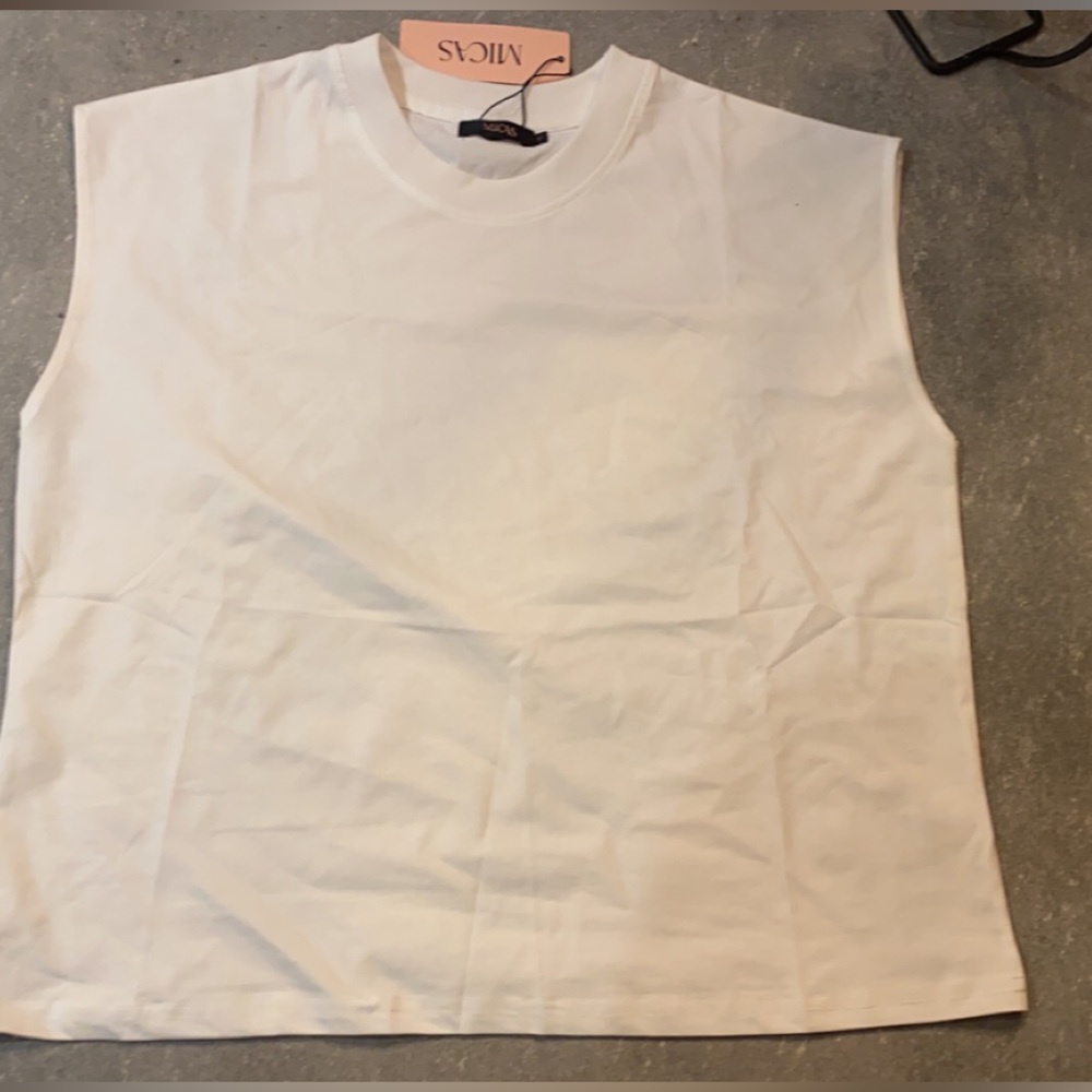 Sleeveless tank top